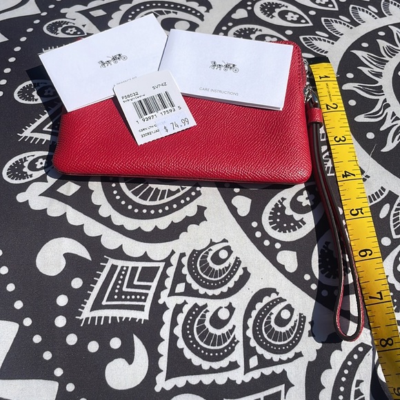 NWT Bright Cardinal Coach Corner Zip Wristlet - Picture 5 of 6